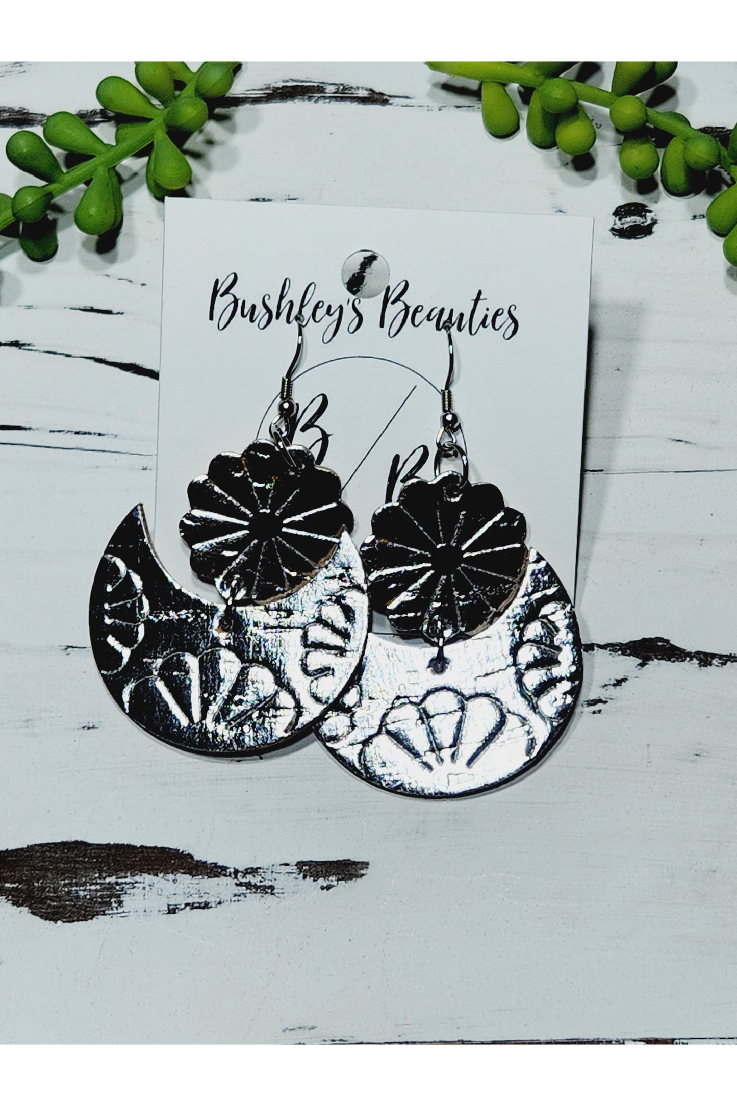 Silver Embossed Gina