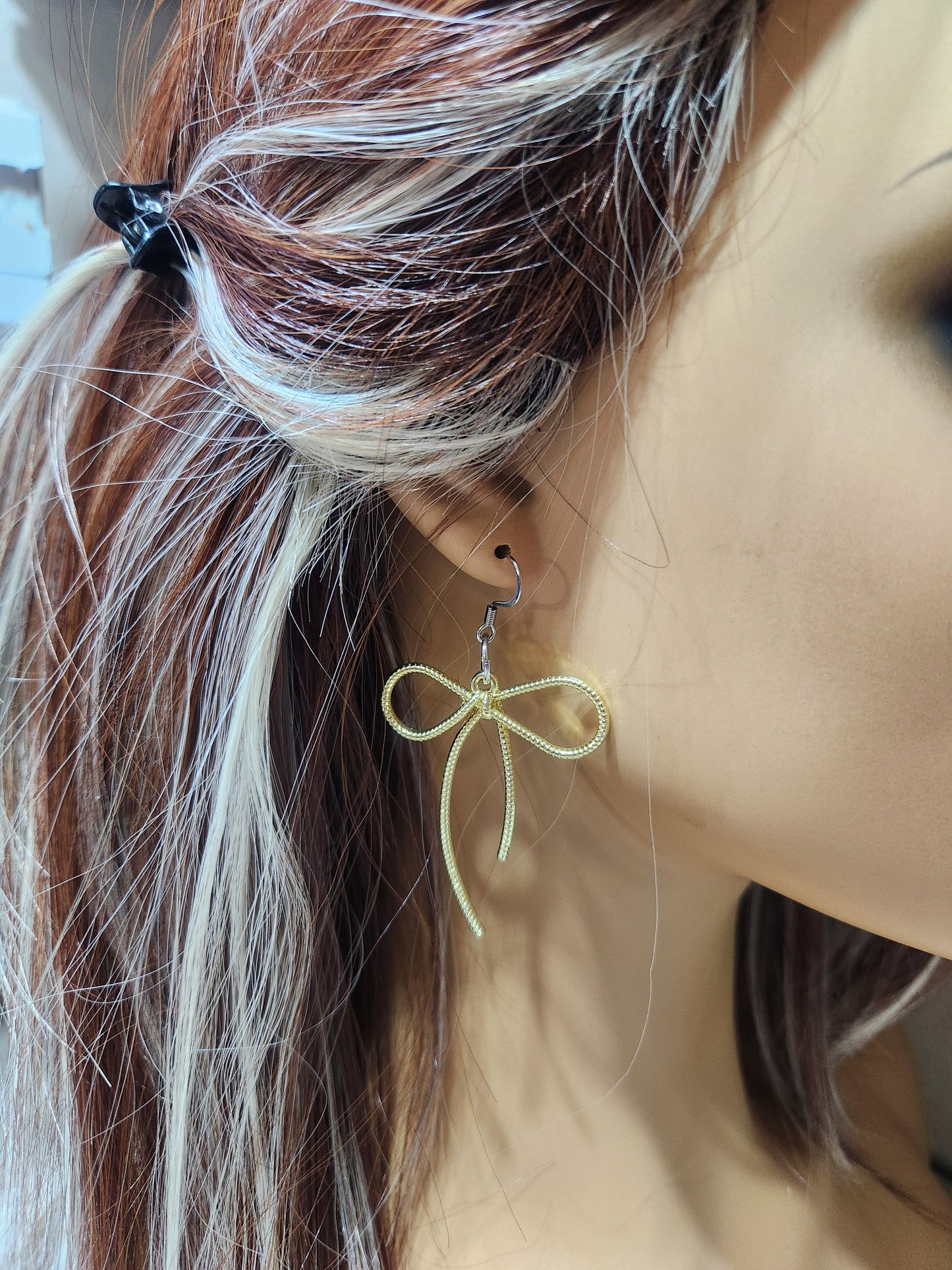 Festive knotted Gold Bows