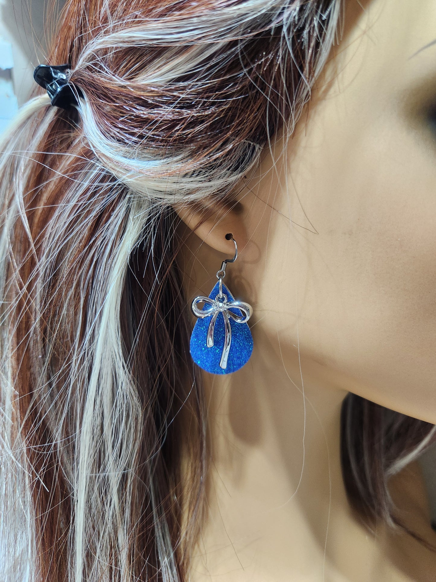 Glitter teardrops with white alloy accented bow