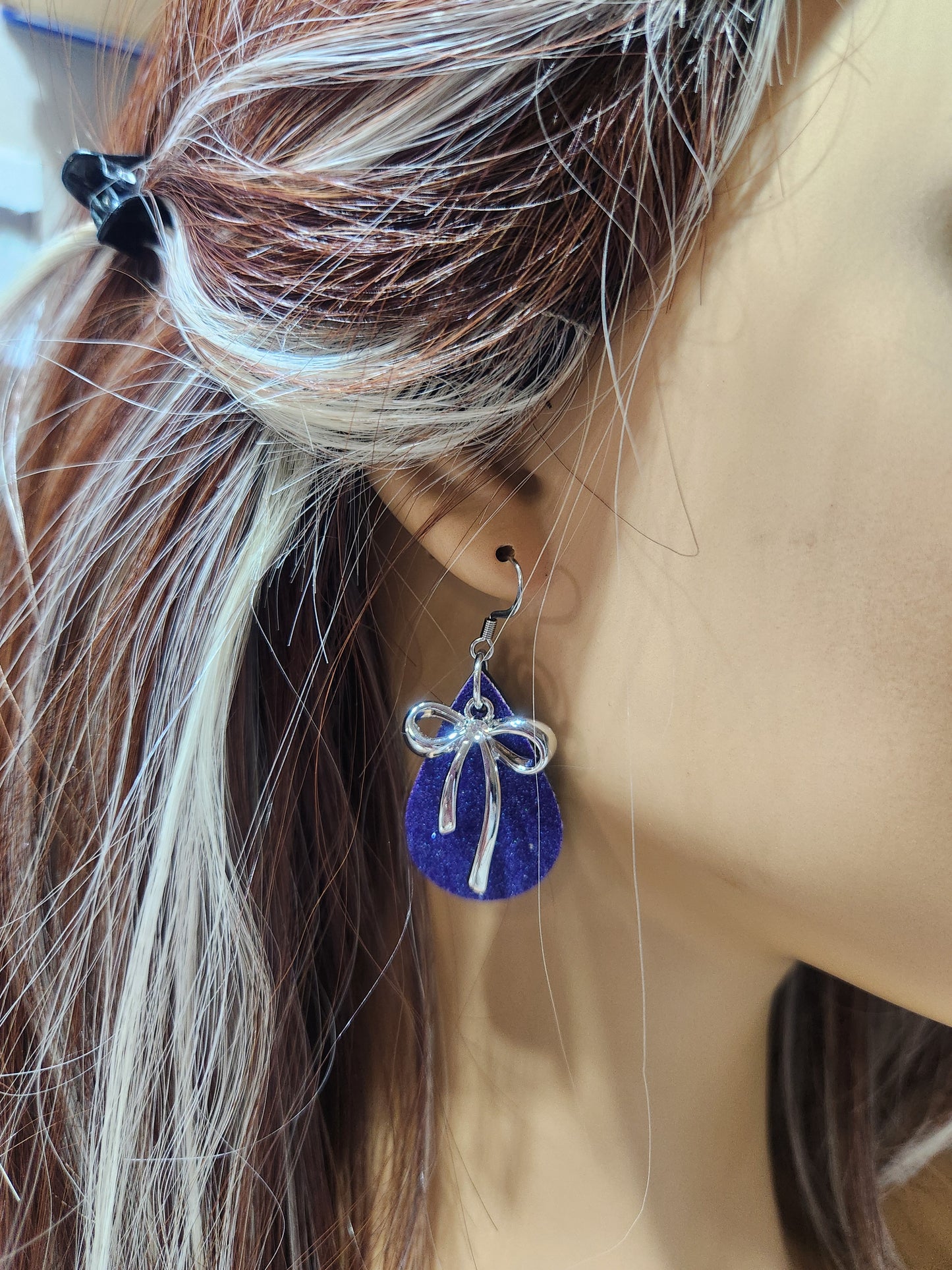 Glitter teardrops with white alloy accented bow