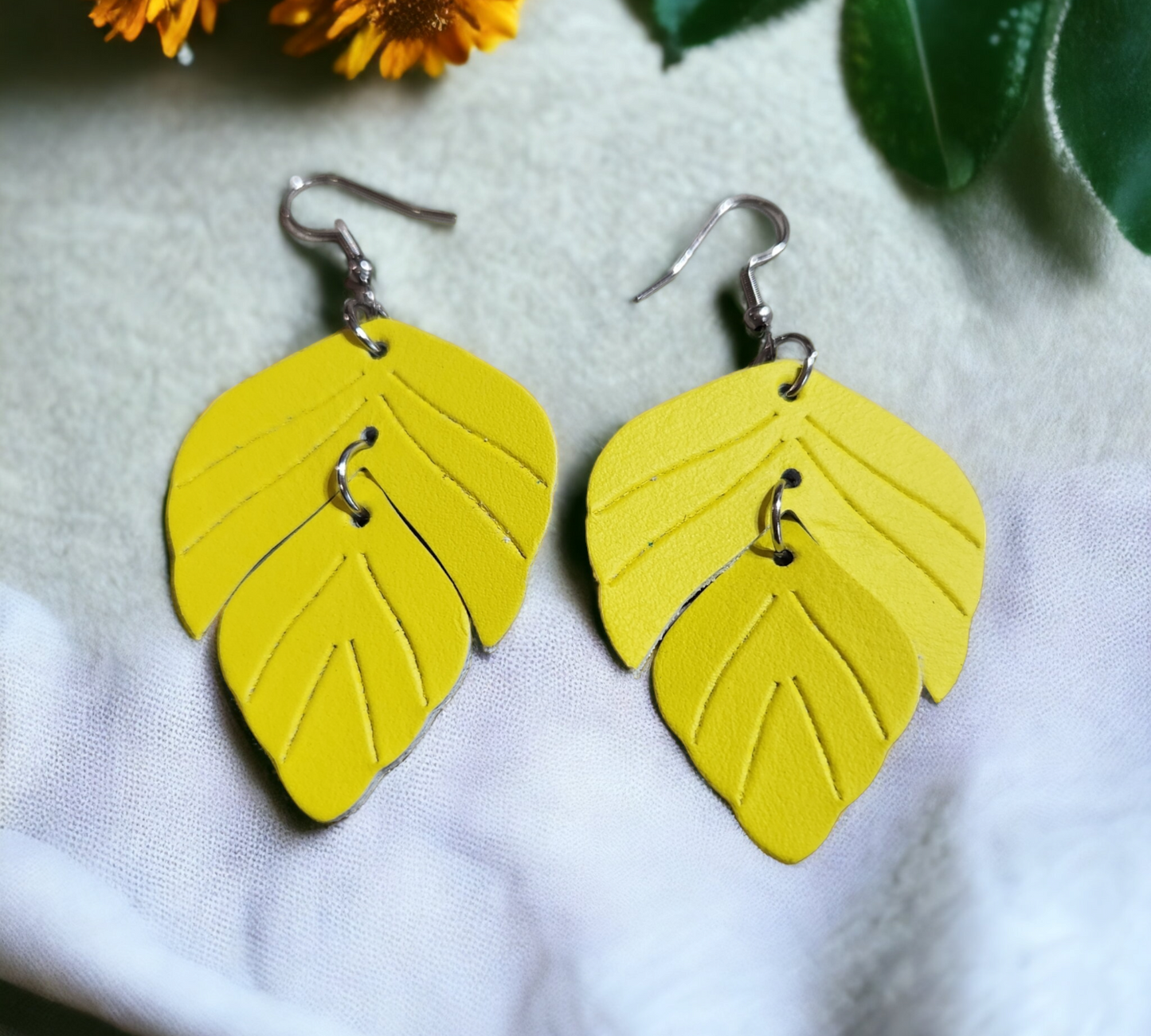 Embossed Split Leaf