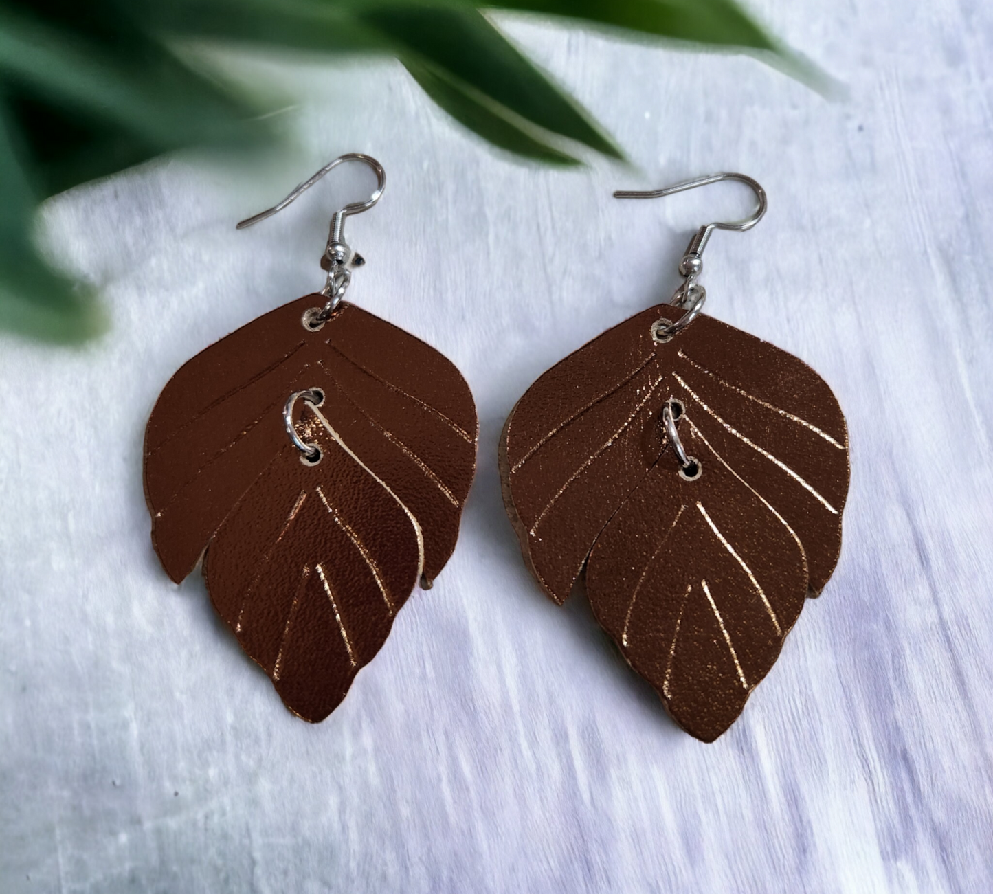 Embossed Split Leaf