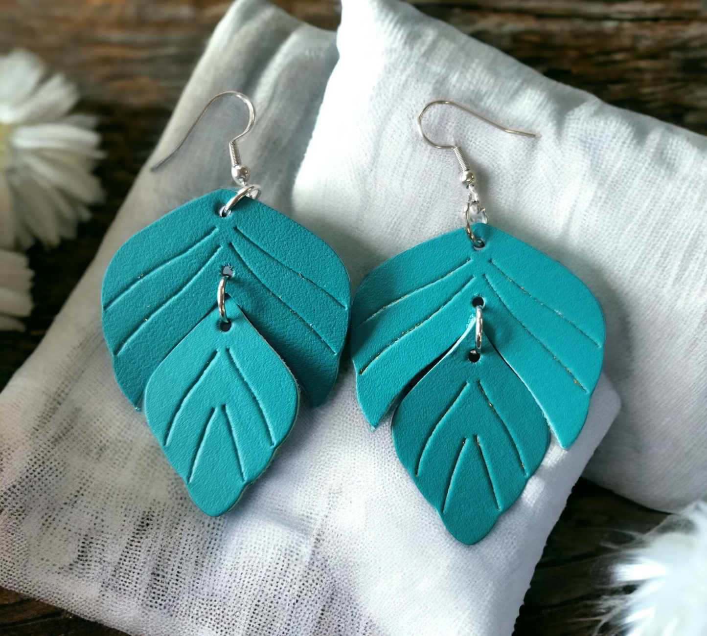 Embossed Split Leaf