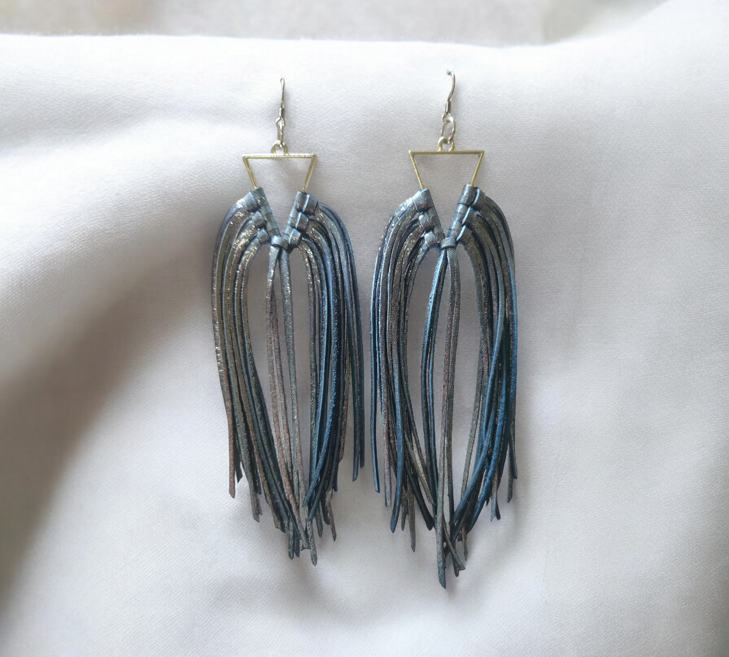 Blue Larks knot on Triangle Bezel
