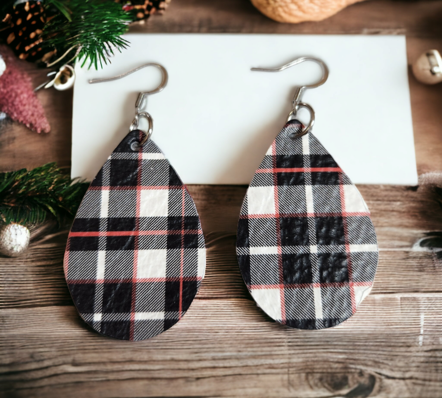 Black and red plaid Teardrops