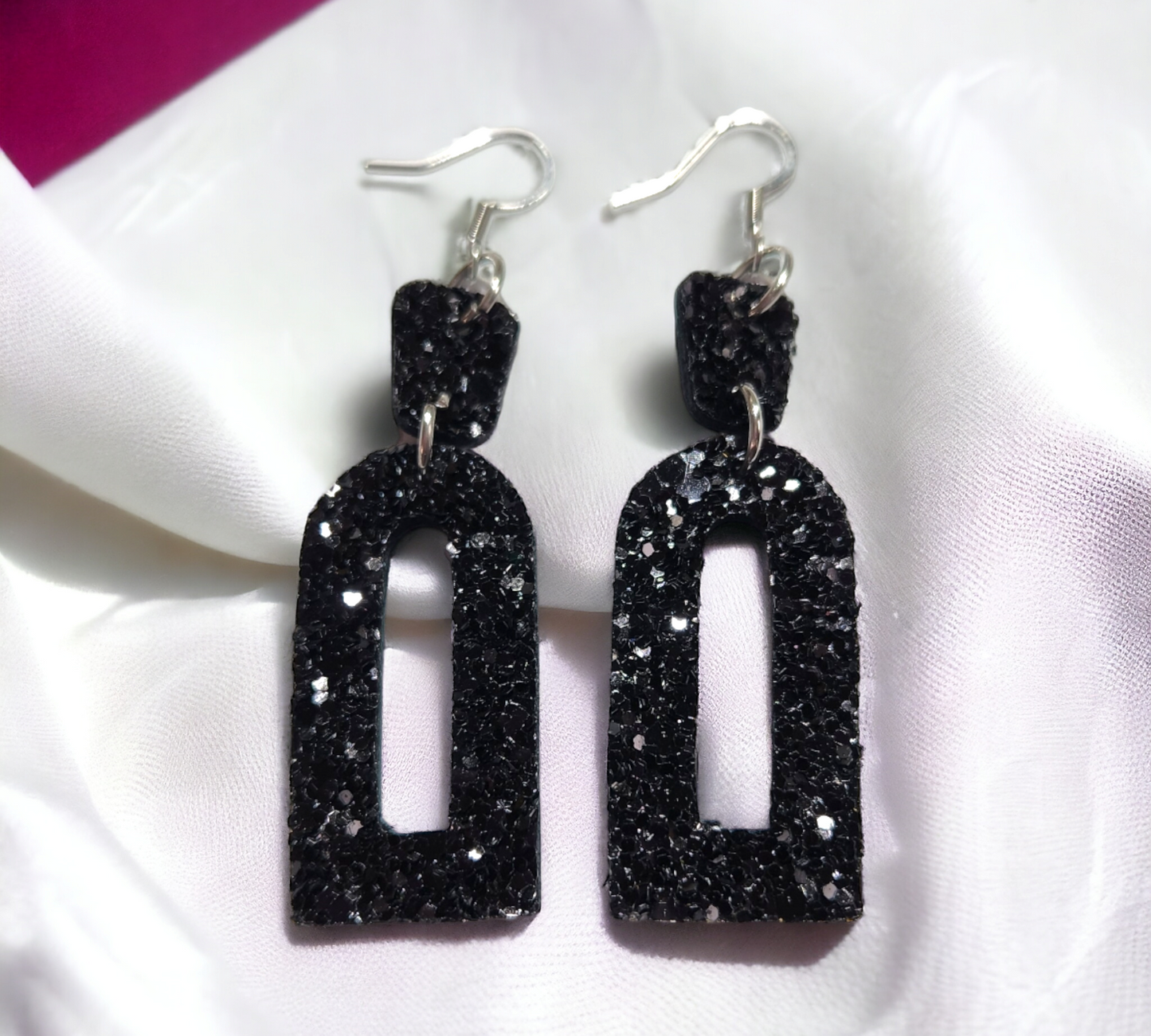 Black Geometric Dangles