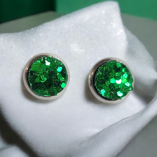 Green chunky glitter studs (8mm)