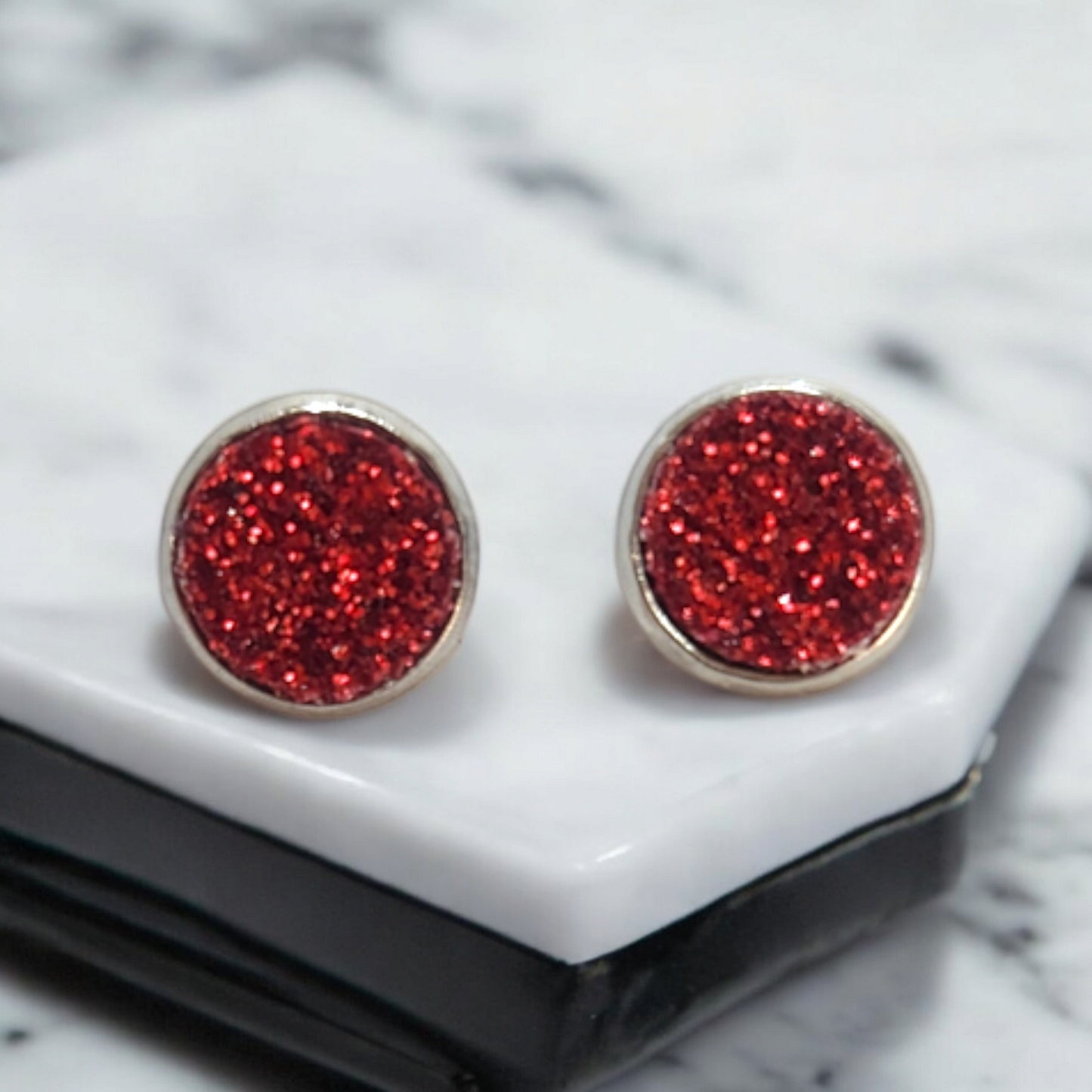 Red glitter Studs (8mm)